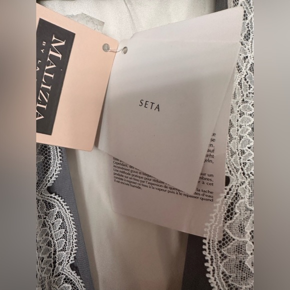 New LA PERLA SILK Elegant Cream and Gray Lace Trim Robe - Picture 9 of 12